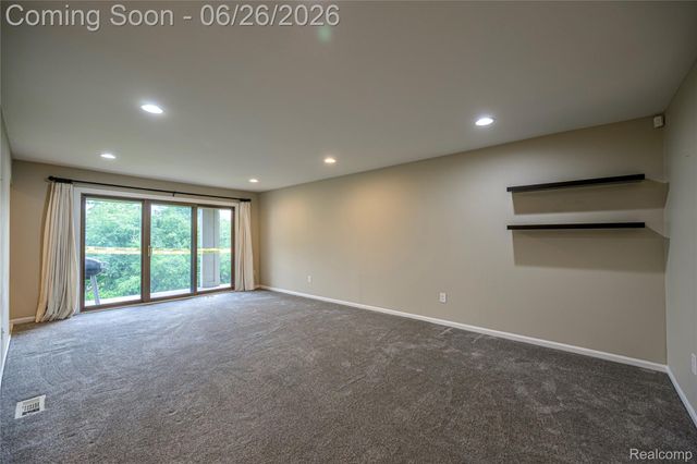 42160 Woodward Avenue 7, Bloomfield Hills, MI 48304