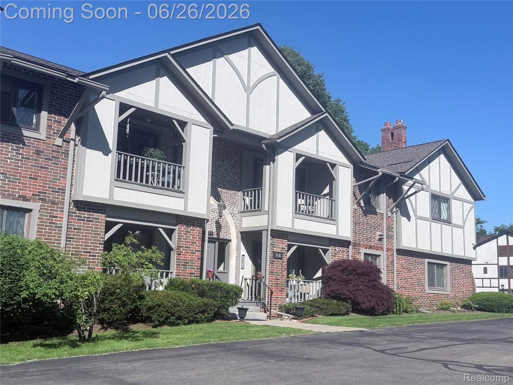 42160 Woodward Avenue 7, Bloomfield Hills, MI 48304
