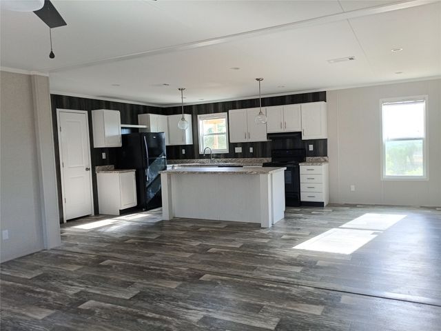700 Woodhaven Drive, Springtown, TX 76082