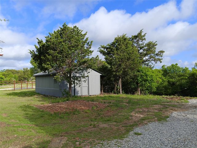 700 Woodhaven Drive, Springtown, TX 76082