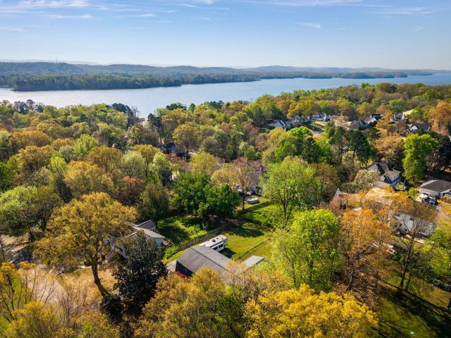 2404 Horseshoe Drive, Soddy Daisy, TN 37379