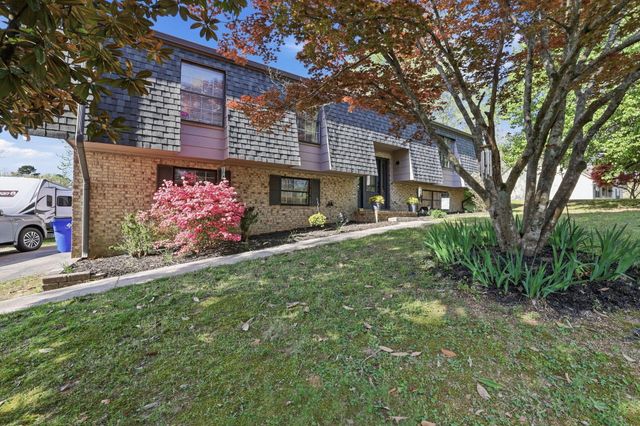 2404 Horseshoe Drive, Soddy Daisy, TN 37379