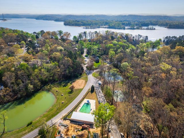 2404 Horseshoe Drive, Soddy Daisy, TN 37379