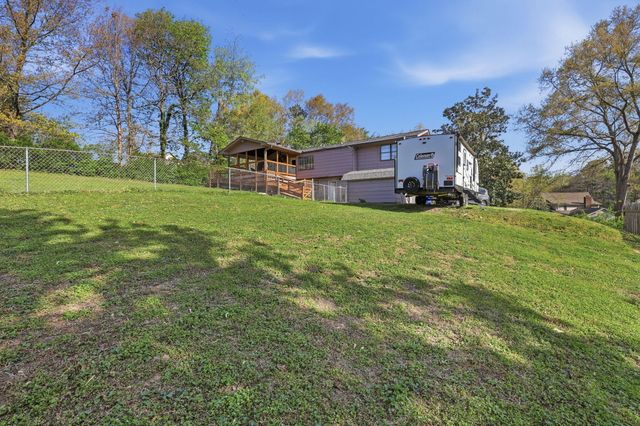 2404 Horseshoe Drive, Soddy Daisy, TN 37379