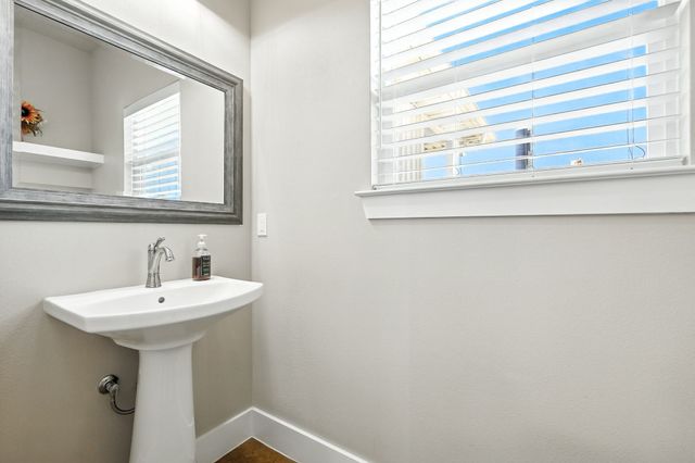 496 County Road 4730, Leonard, TX 75452