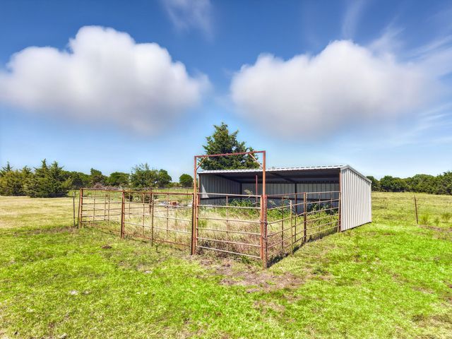 496 County Road 4730, Leonard, TX 75452