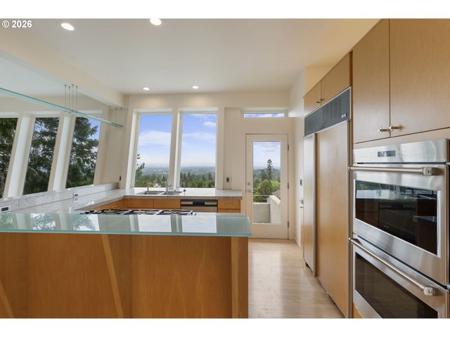 8214 Nw HAWKINS Blvd, Portland, OR 97229