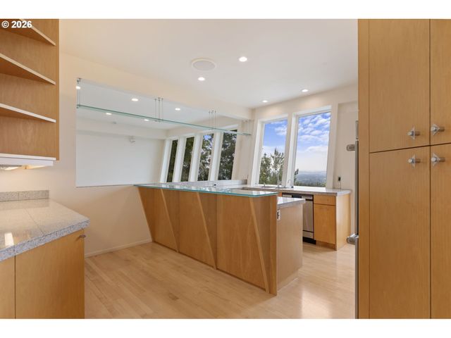 8214 Nw HAWKINS Blvd, Portland, OR 97229