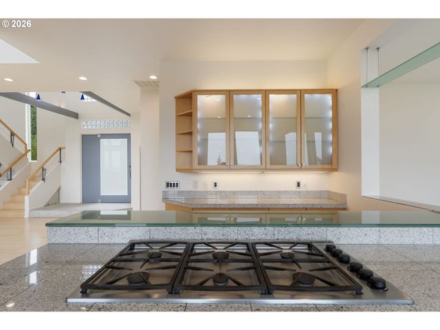 8214 Nw HAWKINS Blvd, Portland, OR 97229