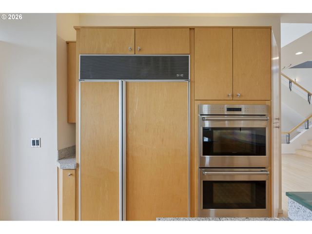 8214 Nw HAWKINS Blvd, Portland, OR 97229