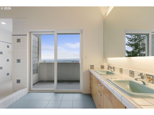 8214 Nw HAWKINS Blvd, Portland, OR 97229