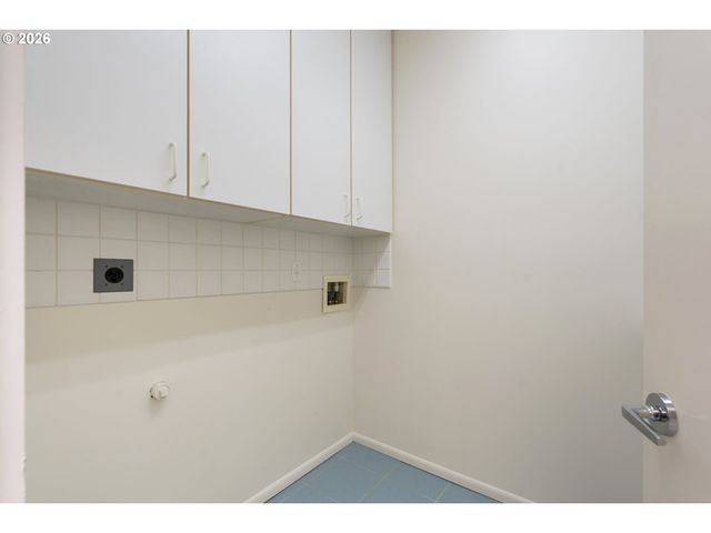 8214 Nw HAWKINS Blvd, Portland, OR 97229