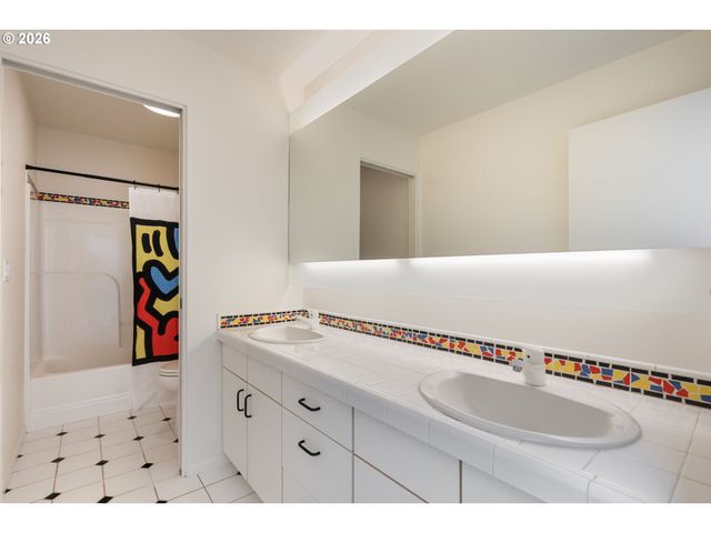 8214 Nw HAWKINS Blvd, Portland, OR 97229