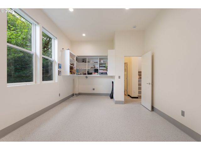 8214 Nw HAWKINS Blvd, Portland, OR 97229