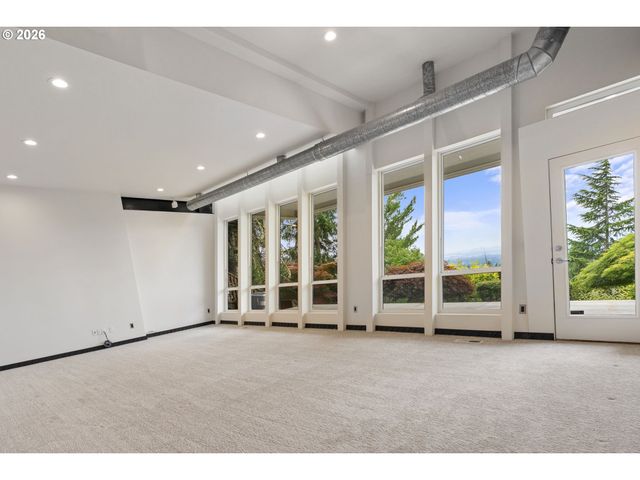 8214 Nw HAWKINS Blvd, Portland, OR 97229