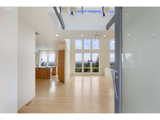 8214 Nw HAWKINS Blvd, Portland, OR 97229