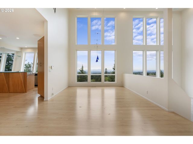 8214 Nw HAWKINS Blvd, Portland, OR 97229