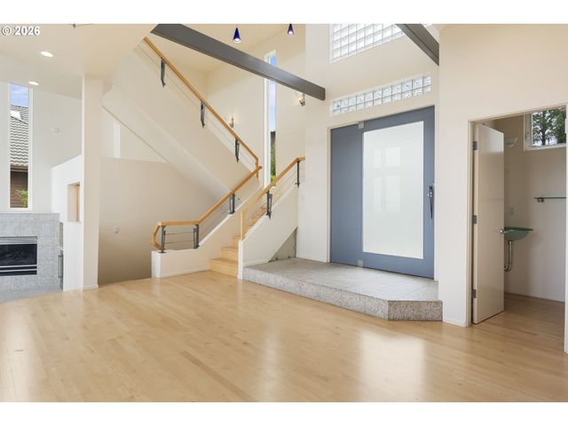 8214 Nw HAWKINS Blvd, Portland, OR 97229