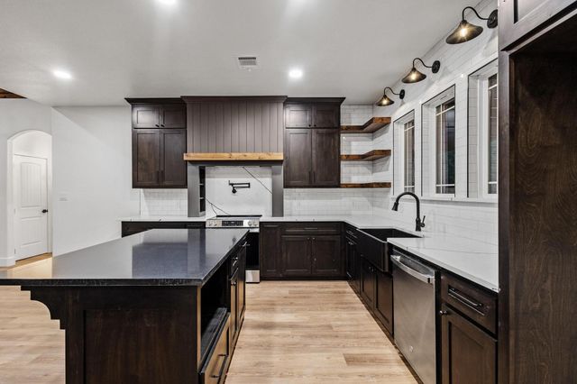 462 County Road 4165, Bonham, TX 75418