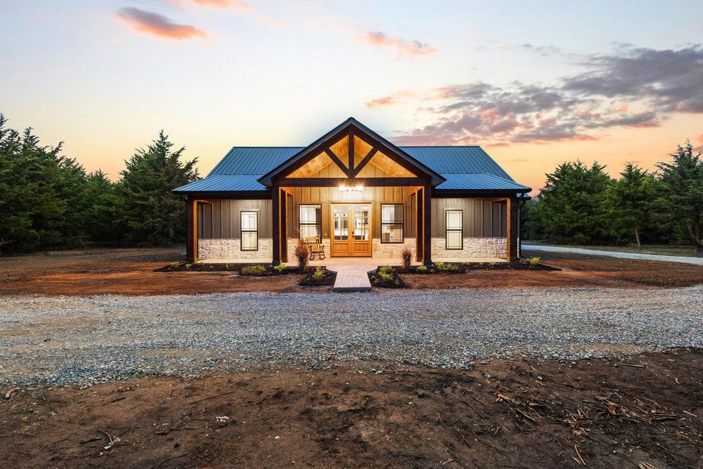 462 County Road 4165, Bonham, TX 75418