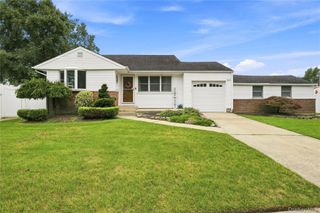 220 S Park Drive, Massapequa Park, NY 11762
