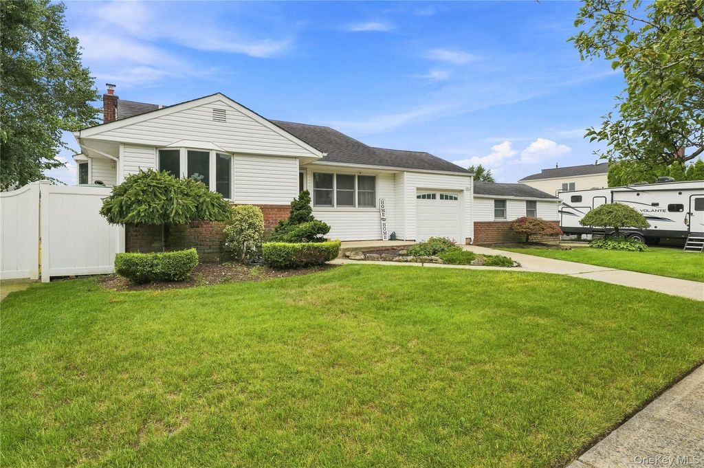 220 S Park Drive, Massapequa Park, NY 11762 — photo 2