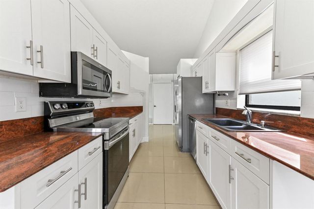 5421 Helene Circle, Boynton Beach, FL 33472