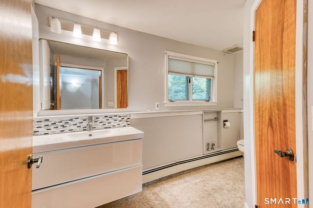 16 Westgate Lane, Mansfield, CT 06268