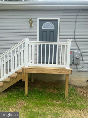 9 SLIPSTREAM CT, Baltimore, MD 21220