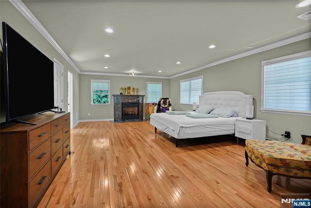 318 Briarcliff Lane, Paramus, NJ 07652