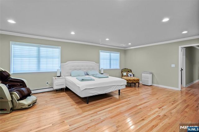 318 Briarcliff Lane, Paramus, NJ 07652