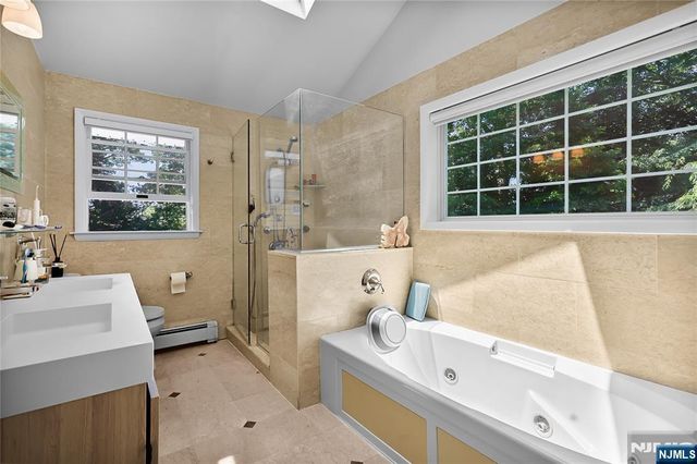 318 Briarcliff Lane, Paramus, NJ 07652