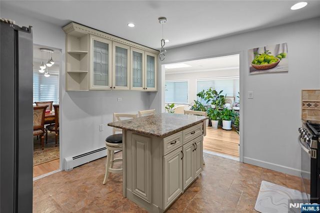 318 Briarcliff Lane, Paramus, NJ 07652