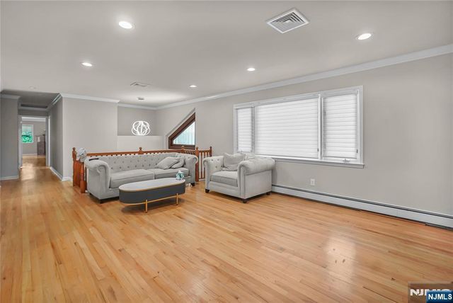 318 Briarcliff Lane, Paramus, NJ 07652