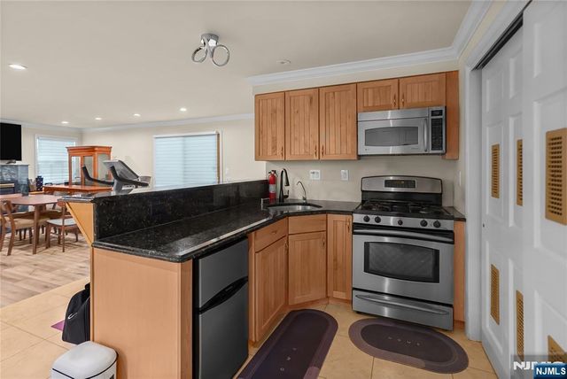 318 Briarcliff Lane, Paramus, NJ 07652