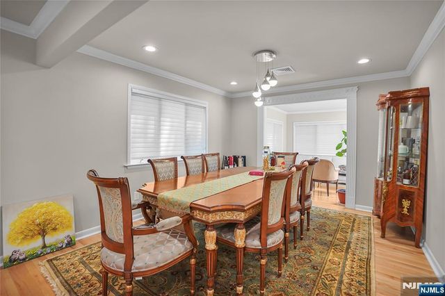 318 Briarcliff Lane, Paramus, NJ 07652