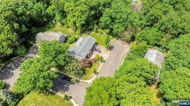 318 Briarcliff Lane, Paramus, NJ 07652