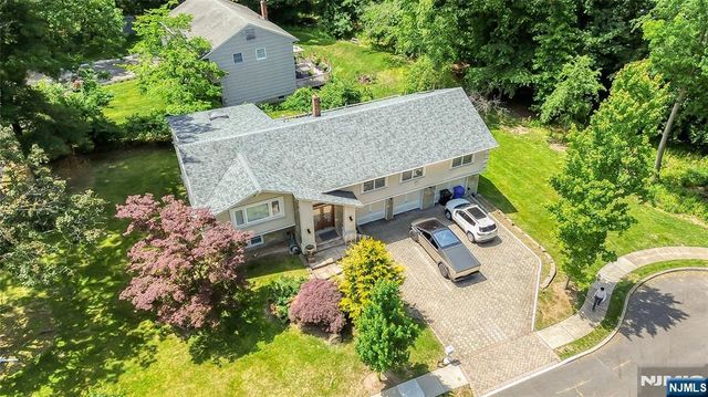 318 Briarcliff Lane, Paramus, NJ 07652