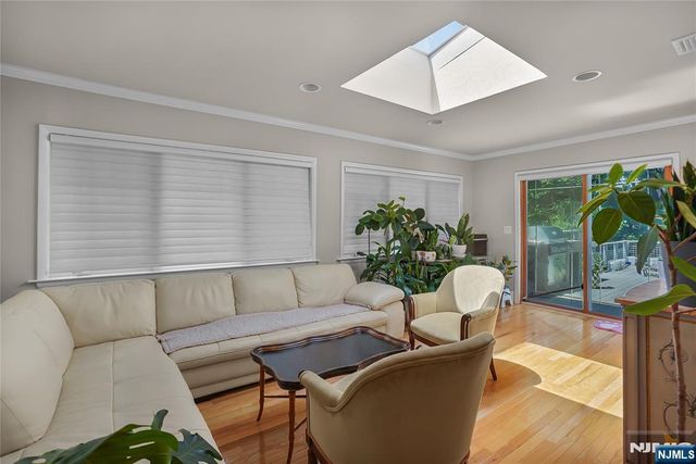 318 Briarcliff Lane, Paramus, NJ 07652