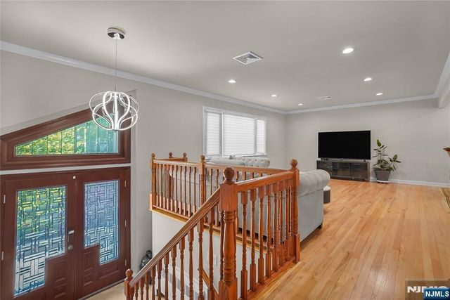 318 Briarcliff Lane, Paramus, NJ 07652