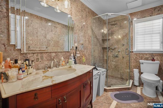 318 Briarcliff Lane, Paramus, NJ 07652