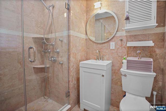 318 Briarcliff Lane, Paramus, NJ 07652