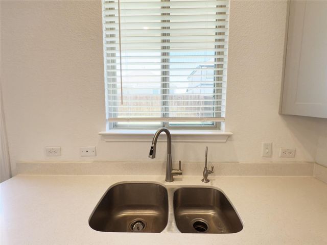 128 Fiery Skipper LN, Georgetown, TX 78626