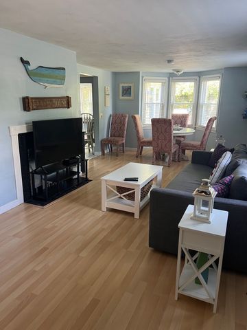 25 Centerville Ave, Barnstable, MA 02632
