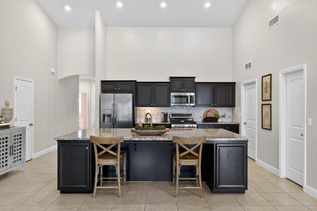Image 17 of property listing at 6876 E Fedora Ave, Fresno, CA 93727