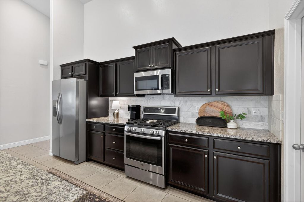 Image 18 of property listing at 6876 E Fedora Ave, Fresno, CA 93727