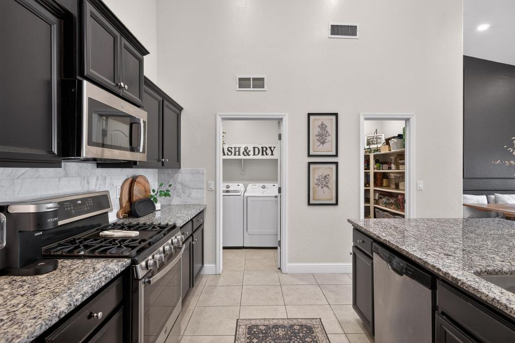 Image 19 of property listing at 6876 E Fedora Ave, Fresno, CA 93727