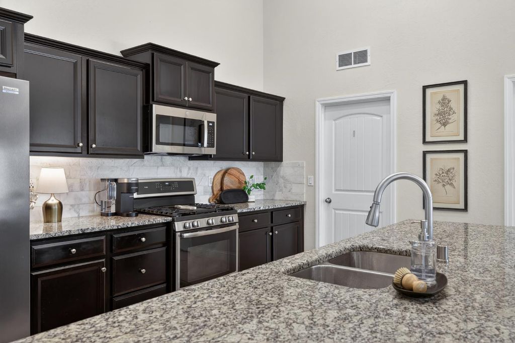 Image 21 of property listing at 6876 E Fedora Ave, Fresno, CA 93727