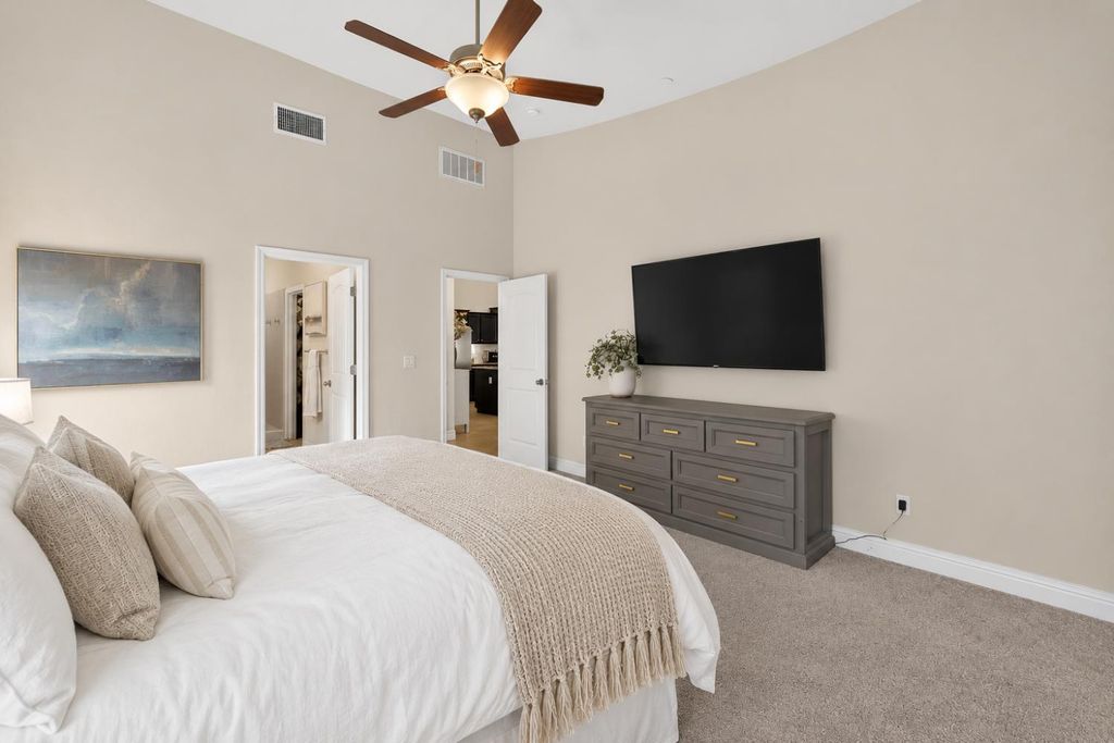 Image 27 of property listing at 6876 E Fedora Ave, Fresno, CA 93727
