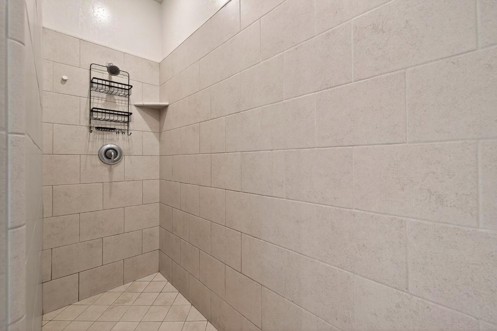Image 30 of property listing at 6876 E Fedora Ave, Fresno, CA 93727